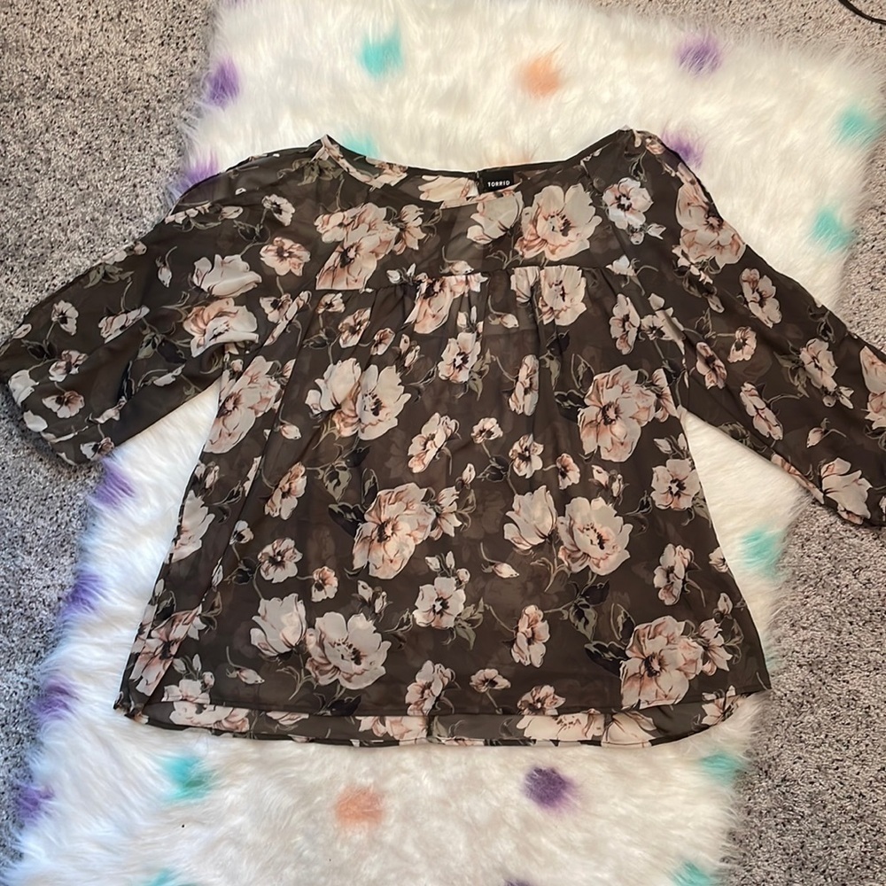Torrid Open Sleeves Floral Blouse‎ Size 1